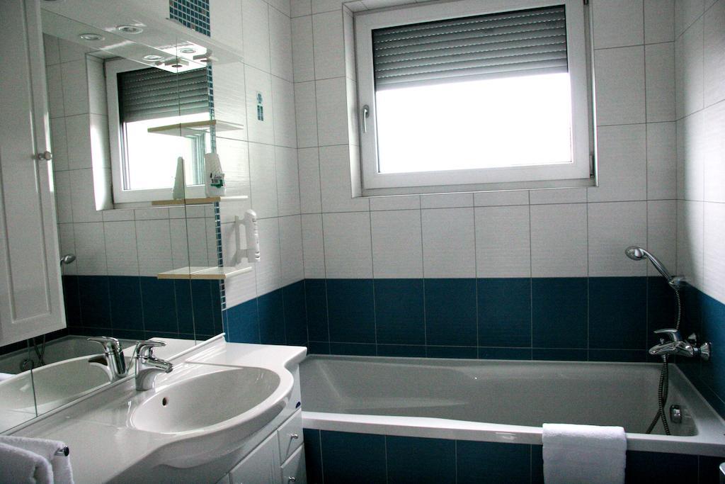 Fine Restaurant & Apartments مالاتسكي الغرفة الصورة